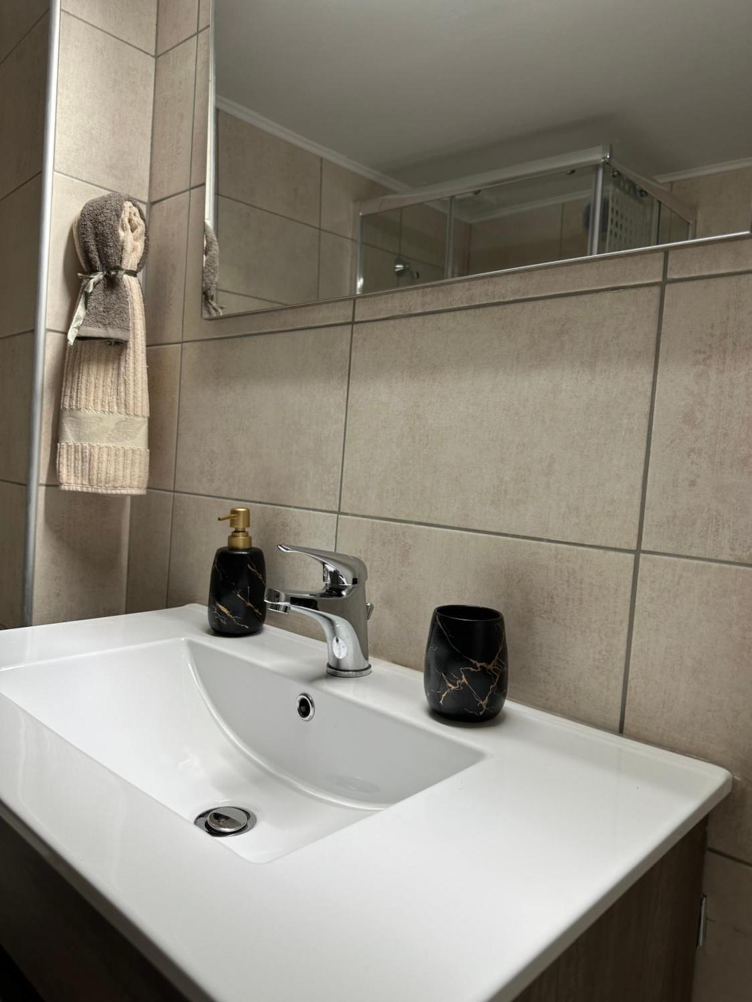 Lux Apartment Next To The Sea بيرايوس المظهر الخارجي الصورة